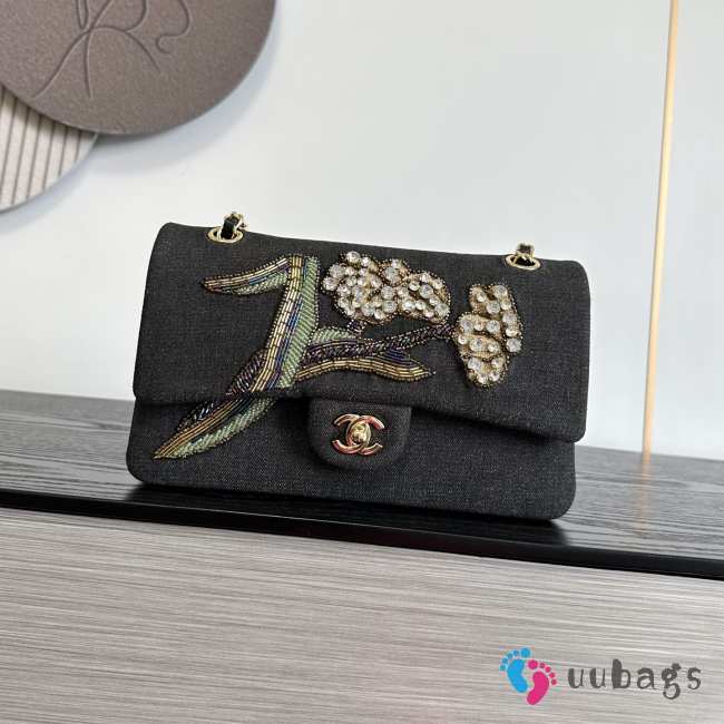 Uubags Chanel classic bag 11.12 embroidered denim, crystal embellishments, rhinestones & gold-colored metal accents black, gold & green 15.5x25.5x6.5cm - 1