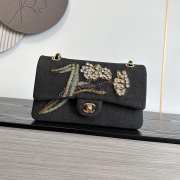 Uubags Chanel classic bag 11.12 embroidered denim, crystal embellishments, rhinestones & gold-colored metal accents black, gold & green 15.5x25.5x6.5cm - 1