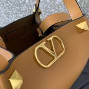 Uubags Valentino Garavani Small Soft Leather Shopping Bag In Hazelnut 25x15x17.5cm - 6
