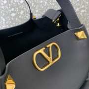 Uubags Valentino Garavani Medium Soft Leather Shopping Bag In Black 35x25x16cm - 6