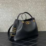 Uubags Valentino Garavani Medium Soft Leather Shopping Bag In Black 35x25x16cm - 5