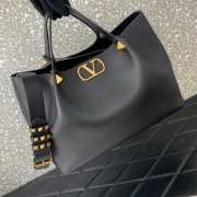 Uubags Valentino Garavani Medium Soft Leather Shopping Bag In Black 35x25x16cm - 4
