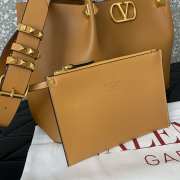Uubags Valentino Garavani Medium Soft Leather Shopping Bag In Hazelnut 35x25x16cm - 3