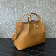 Uubags Valentino Garavani Medium Soft Leather Shopping Bag In Hazelnut 35x25x16cm - 2