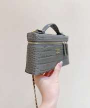 Uubags Chanel Vanity with Chain Crocodile Embossed Calfskin & Gold-Tone Metal Tourterelle Creme 17x19.5x5cm - 5