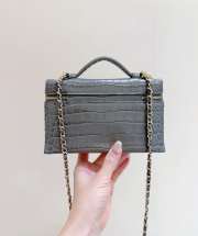 Uubags Chanel Vanity with Chain Crocodile Embossed Calfskin & Gold-Tone Metal Tourterelle Creme 17x19.5x5cm - 4