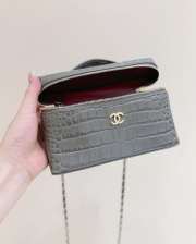 Uubags Chanel Vanity with Chain Crocodile Embossed Calfskin & Gold-Tone Metal Tourterelle Creme 17x19.5x5cm - 2
