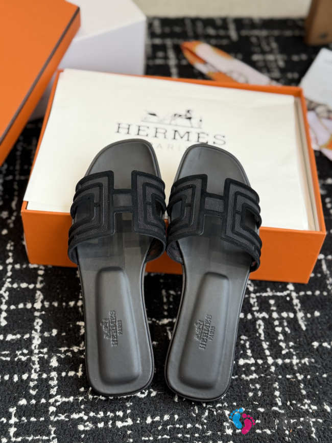 Uubags Hermes Oran sandal in black H262201Z  - 1