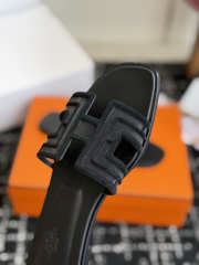 Uubags Hermes Oran sandal in black H262201Z  - 2