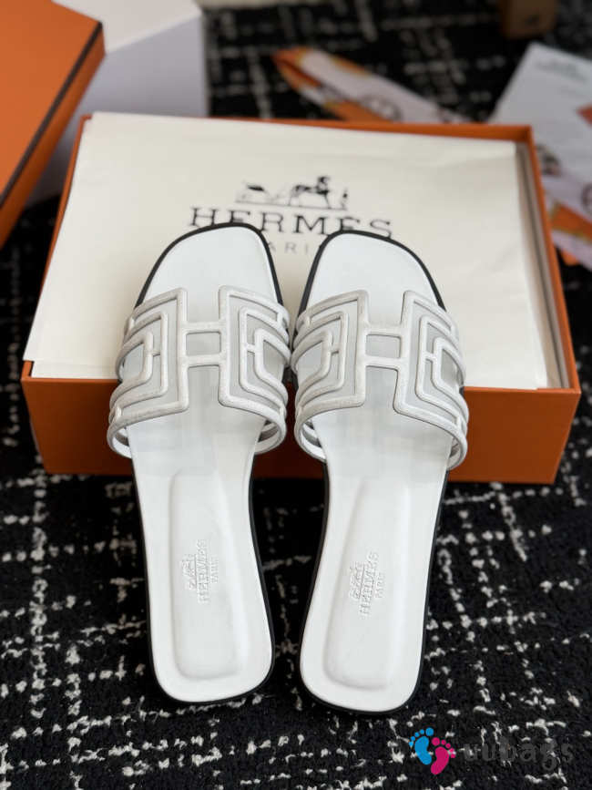 Uubags Hermes Oran sandal in white H262201Z - 1