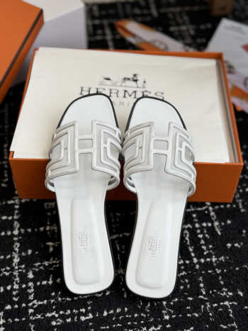 Uubags Hermes Oran sandal in white H262201Z