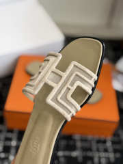Uubags Hermes Oran sandal in beige H262201Z - 6