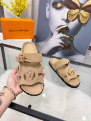 Uubags Louis Vuitton 1AJOWM Isola Comfort Sandal Beige Suede Baby Goat Leather - 5