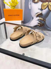 Uubags Louis Vuitton 1AJOWM Isola Comfort Sandal Beige Suede Baby Goat Leather - 4