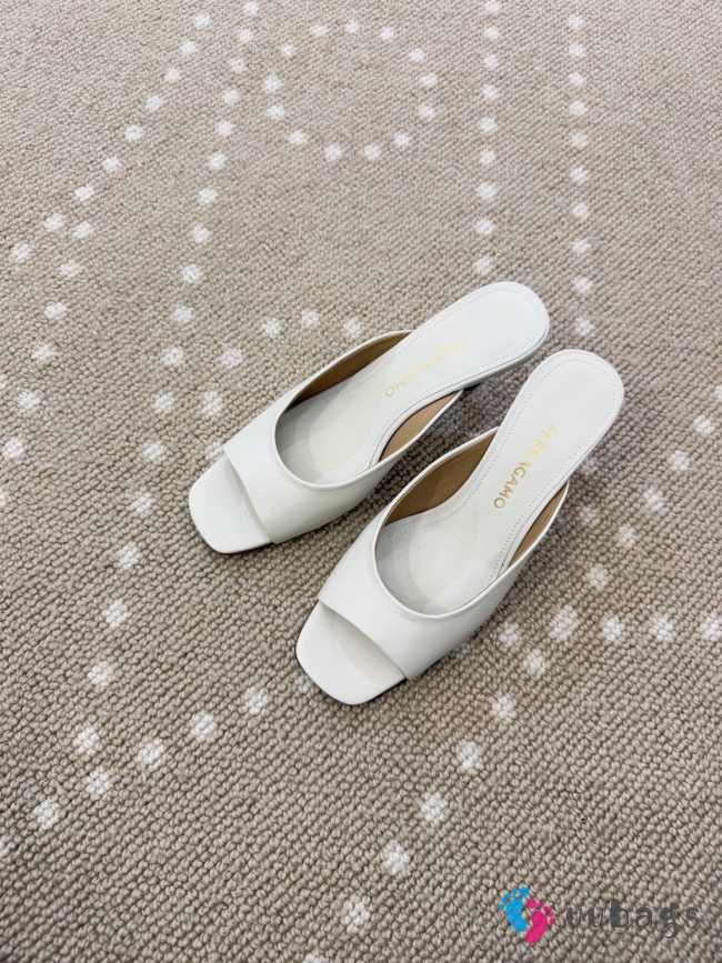 Uubags Salvatore Ferragamo Slip On Heels Ivory Leather 5.5cm - 1