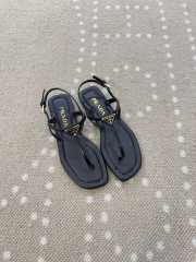 Uubags Prada patent leather thong sandals in black - 6