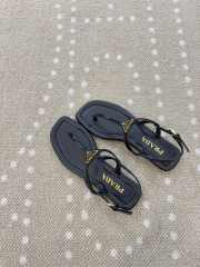 Uubags Prada patent leather thong sandals in black - 5
