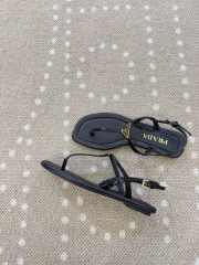 Uubags Prada patent leather thong sandals in black - 4