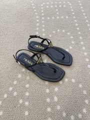 Uubags Prada patent leather thong sandals in black - 3