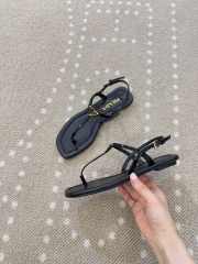 Uubags Prada patent leather thong sandals in black - 2