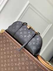 Uubags Louis Vuitton M3A167 Squire East-West In Boldly Black Calfskin Leather 29x14x8cm - 1
