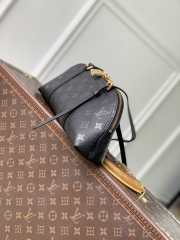 Uubags Louis Vuitton M3A167 Squire East-West In Boldly Black Calfskin Leather 29x14x8cm - 6