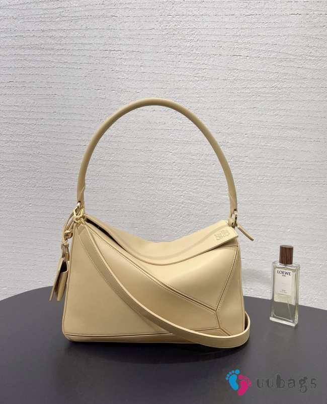 Uubags Loewe medium Featherlight Puzzle bag in silk beige nappa lambskin 19.5x29x12cm - 1