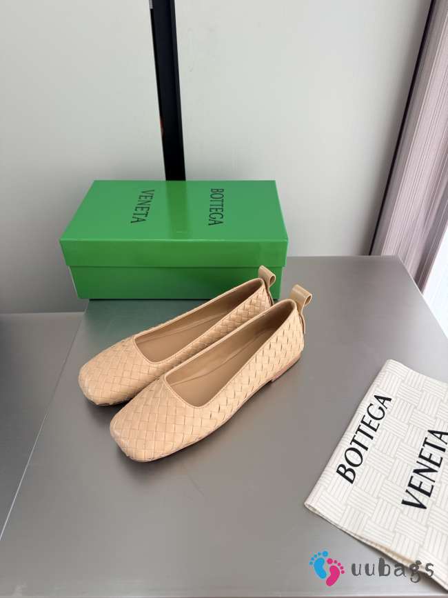 Uubags Bottega Veneta Charlotte Ballerina In Butter Yellow Lambskin - 1