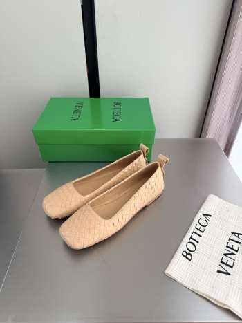 Uubags Bottega Veneta Charlotte Ballerina In Butter Yellow Lambskin