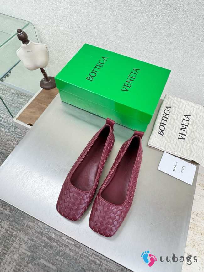 Uubags Bottega Veneta Charlotte Ballerina In Burgundy Lambskin - 1