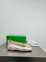 Uubags Bottega Veneta Charlotte Ballerina In Gold Intrecciato Lamina Satin Leather - 6