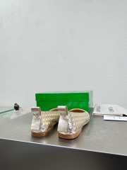 Uubags Bottega Veneta Charlotte Ballerina In Gold Intrecciato Lamina Satin Leather - 4
