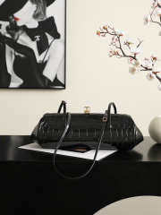 Uubags Chanel Clutch With Leather Strap In Crocodile Embossed Calfskin & Gold-Tone Metal Black 36x12.5x13cm - 4
