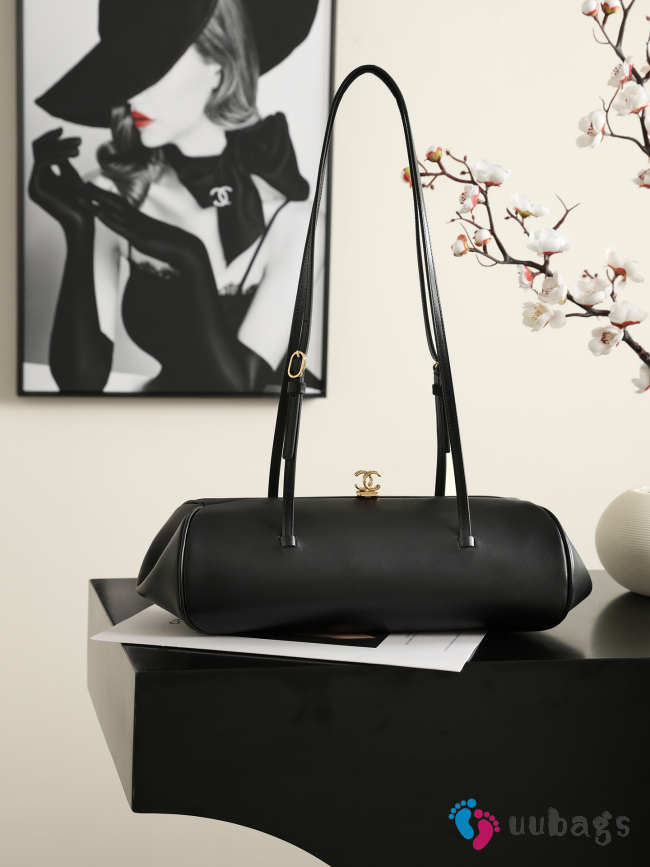 Uubags Chanel Clutch With Leather Strap In Shiny Calfskin & Gold-Tone Metal Black 36x12.5x13cm - 1