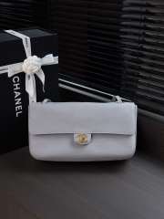 Uubags Chanel maxi flap bag calfskin with grain effect & gold metallic in gray 19.5x32x10cm - 1