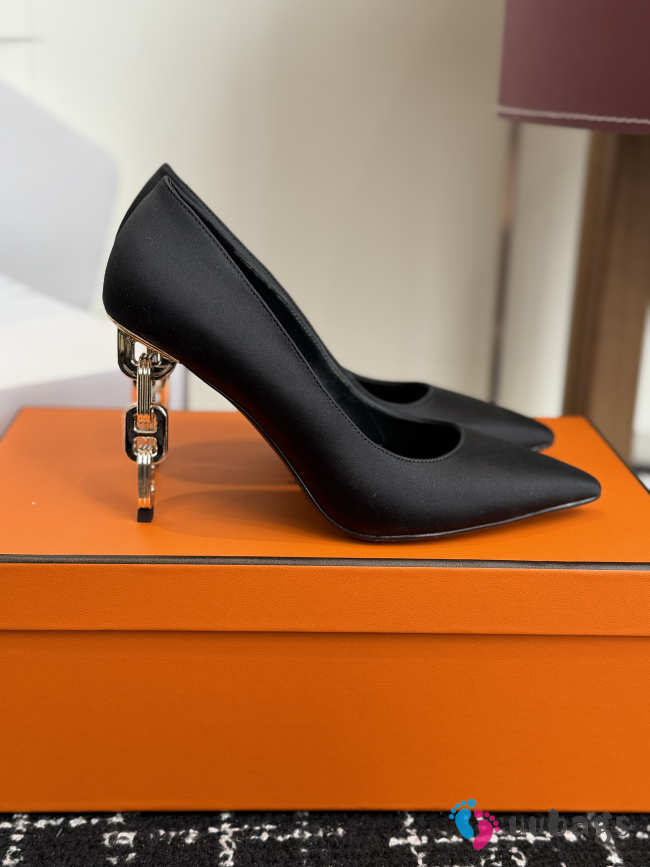 Uubags Hermes Mirage 100 pump in black satin crepe 10cm - 1