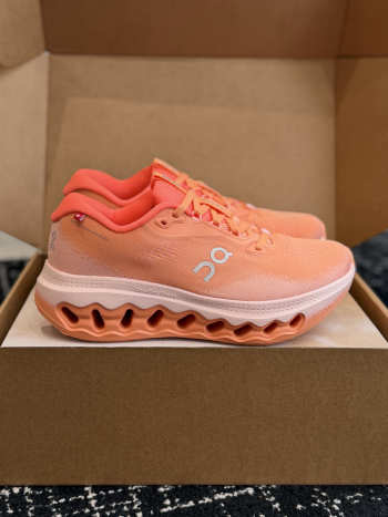 Uubags On Cloudsurfer Max Running Shoes In Coral Orange