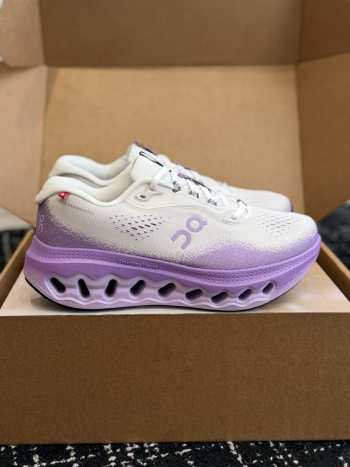 Uubags On Cloudsurfer Max Running Shoes In White & Lilac