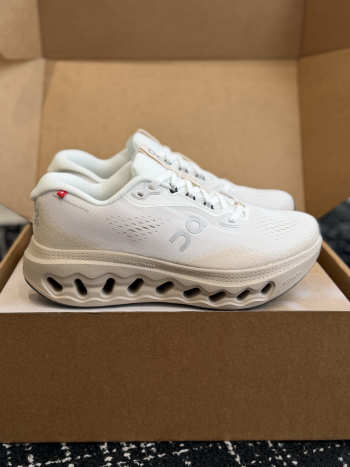 Uubags On Cloudsurfer Max Running Shoes In White & Light Beige