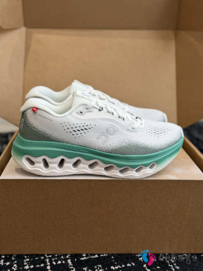 Uubags On Cloudsurfer Max Running Shoes In White & Green - 1