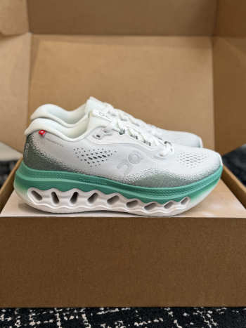 Uubags On Cloudsurfer Max Running Shoes In White & Green