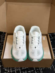 Uubags On Cloudsurfer Max Running Shoes In White & Green - 2
