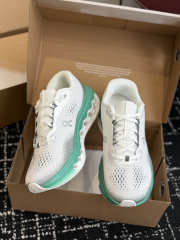 Uubags On Cloudsurfer Max Running Shoes In White & Green - 4