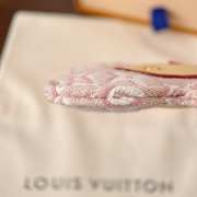 Uubags Louis Vuitton M04278 Vivienne Bag Charm Light Pink Monogram Jacquard 4x17.5x11.5cm - 5