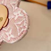 Uubags Louis Vuitton M04278 Vivienne Bag Charm Light Pink Monogram Jacquard 4x17.5x11.5cm - 4