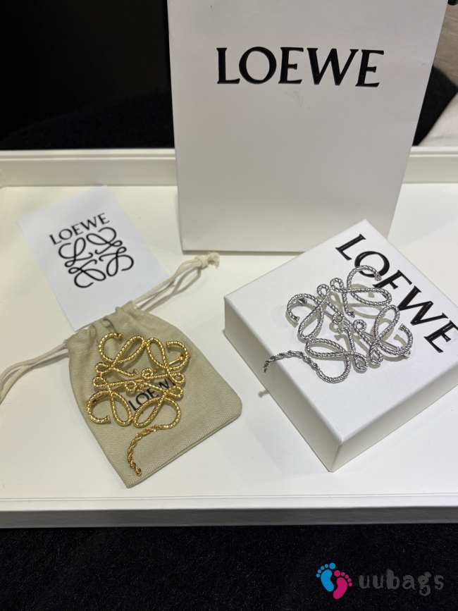 Uubags Anagram brooch in brass with a braided rope texture - 1