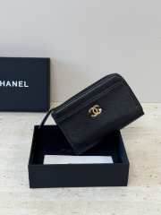 Uubags Chanel classic card holder with zipper closure grain-effect goatskin, glass enamel & gold-colored metal in black 8.5x13.3x2.9cm - 2