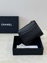 Uubags Chanel small zipped wallet grain-effect goatskin, glass enamel & gold-colored metal in black 11.5x2x9.5cm - 4