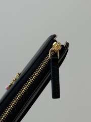 Uubags Chanel small zipped wallet grain-effect goatskin, glass enamel & gold-colored metal in black 11.5x2x9.5cm - 6