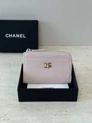 Uubags Chanel classic card holder with zipper closure grain-effect goatskin, glass enamel & gold-colored metal in pink 8.5x13.3x2.9cm - 1